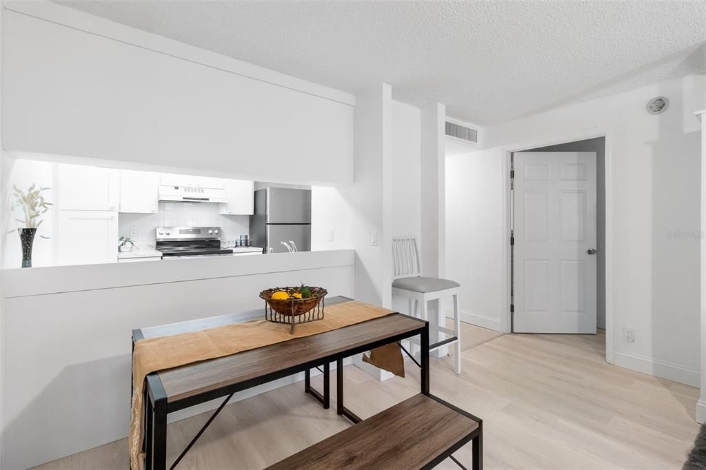 For Sale: $98,000 (1 beds, 1 baths, 565 Square Feet)