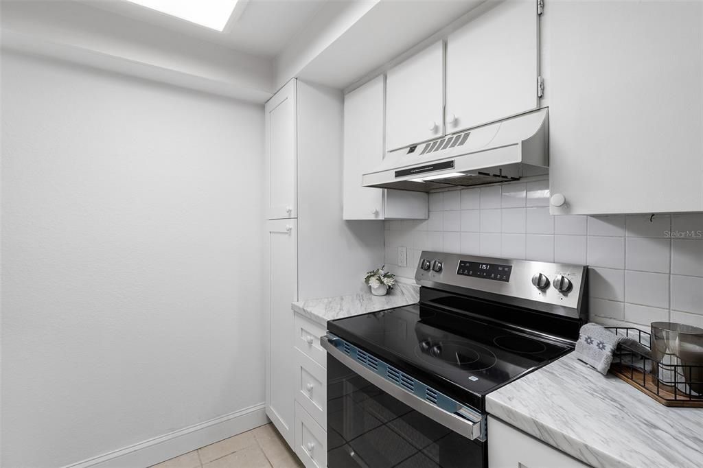 For Sale: $98,000 (1 beds, 1 baths, 565 Square Feet)