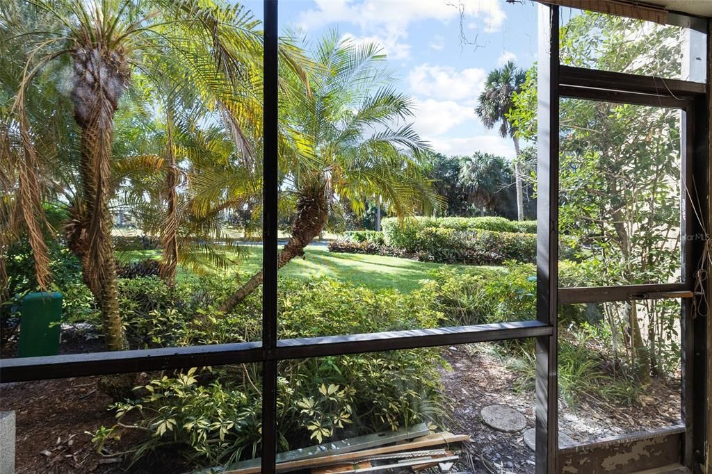 For Sale: $98,000 (1 beds, 1 baths, 565 Square Feet)