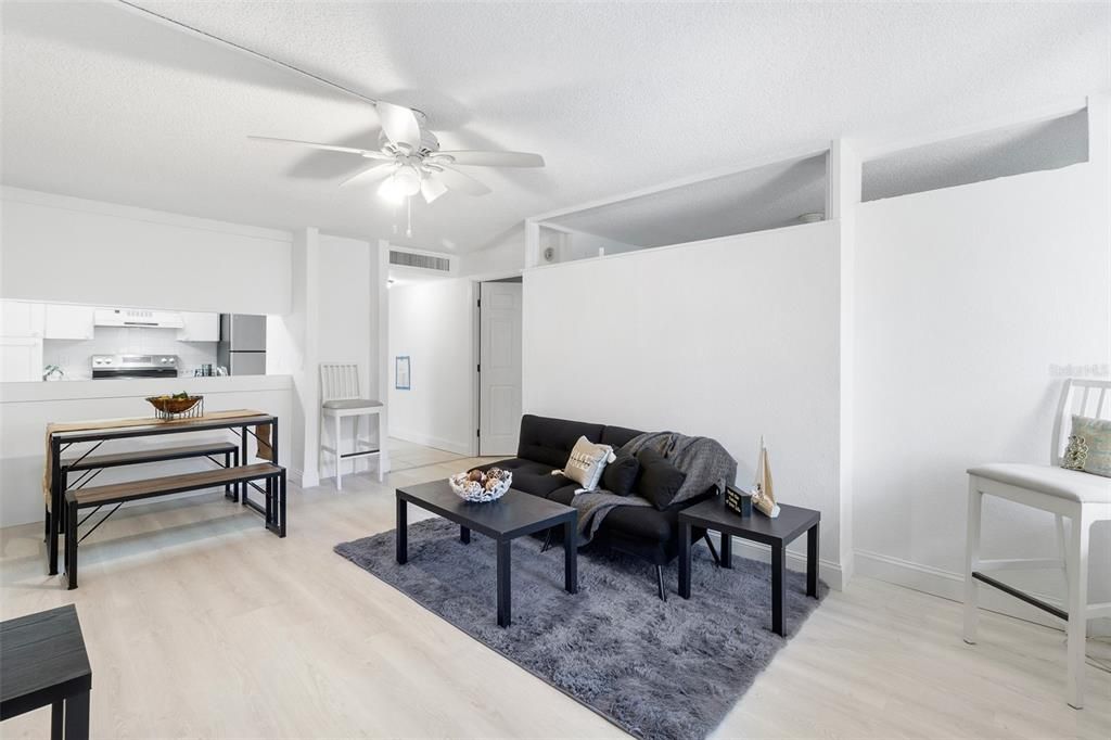 For Sale: $98,000 (1 beds, 1 baths, 565 Square Feet)