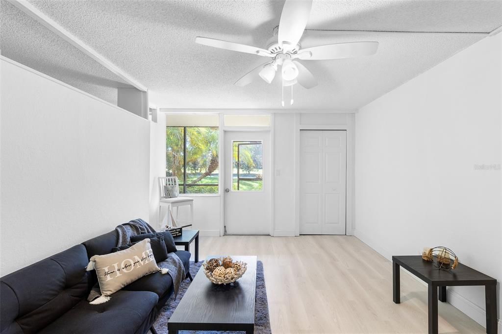 For Sale: $98,000 (1 beds, 1 baths, 565 Square Feet)