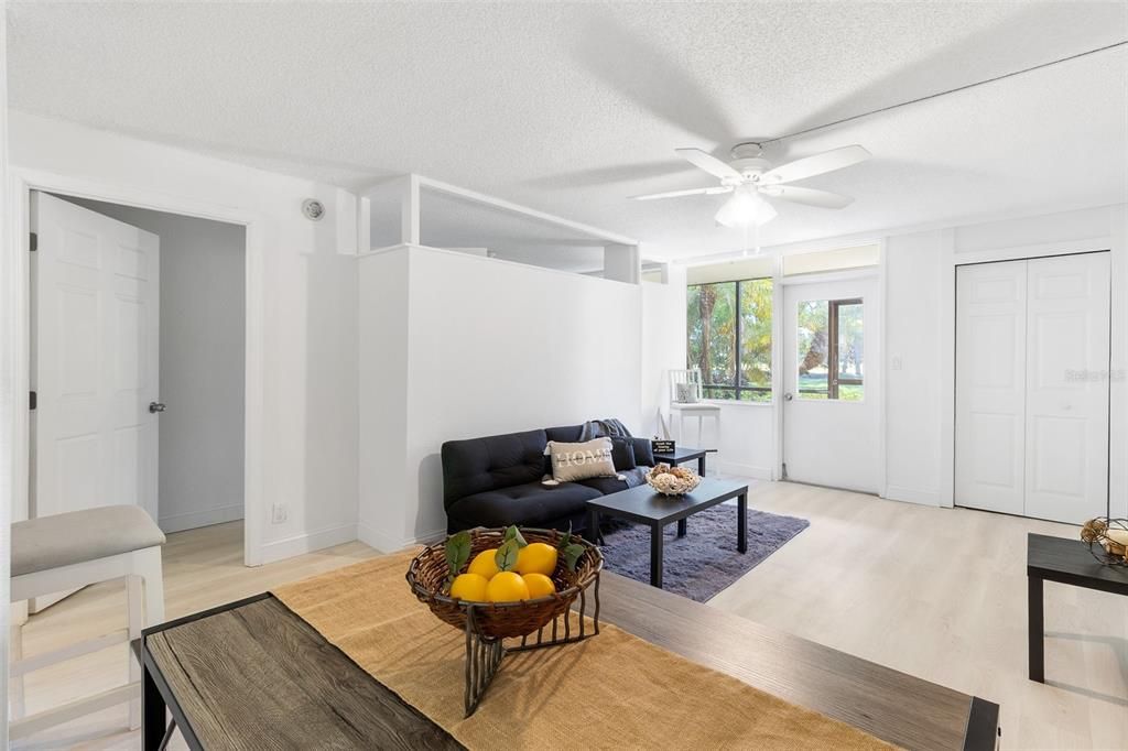 For Sale: $98,000 (1 beds, 1 baths, 565 Square Feet)