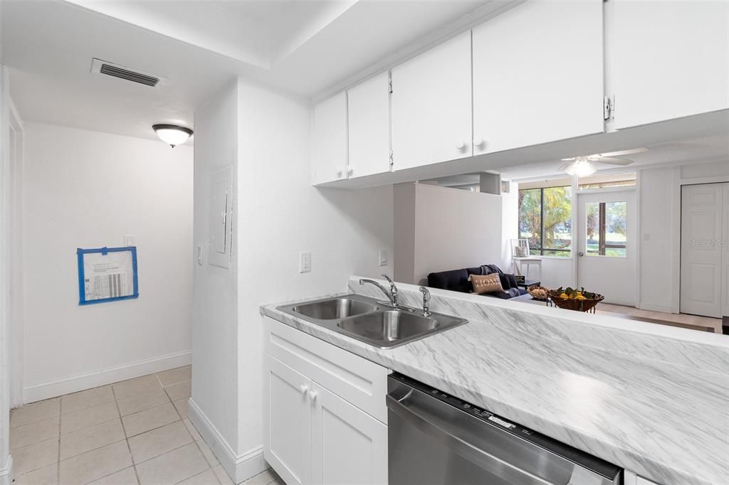 For Sale: $98,000 (1 beds, 1 baths, 565 Square Feet)