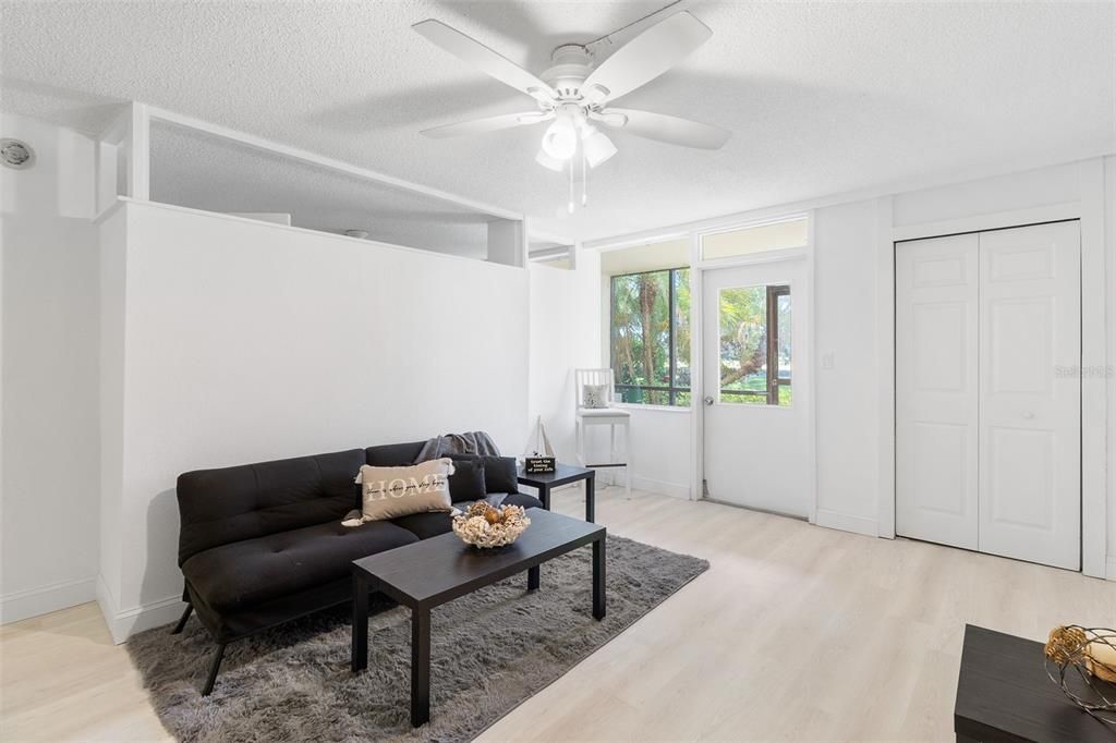 For Sale: $98,000 (1 beds, 1 baths, 565 Square Feet)