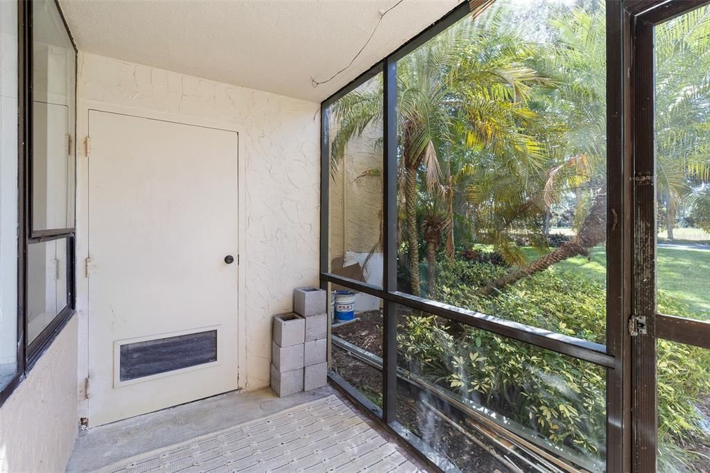 For Sale: $98,000 (1 beds, 1 baths, 565 Square Feet)