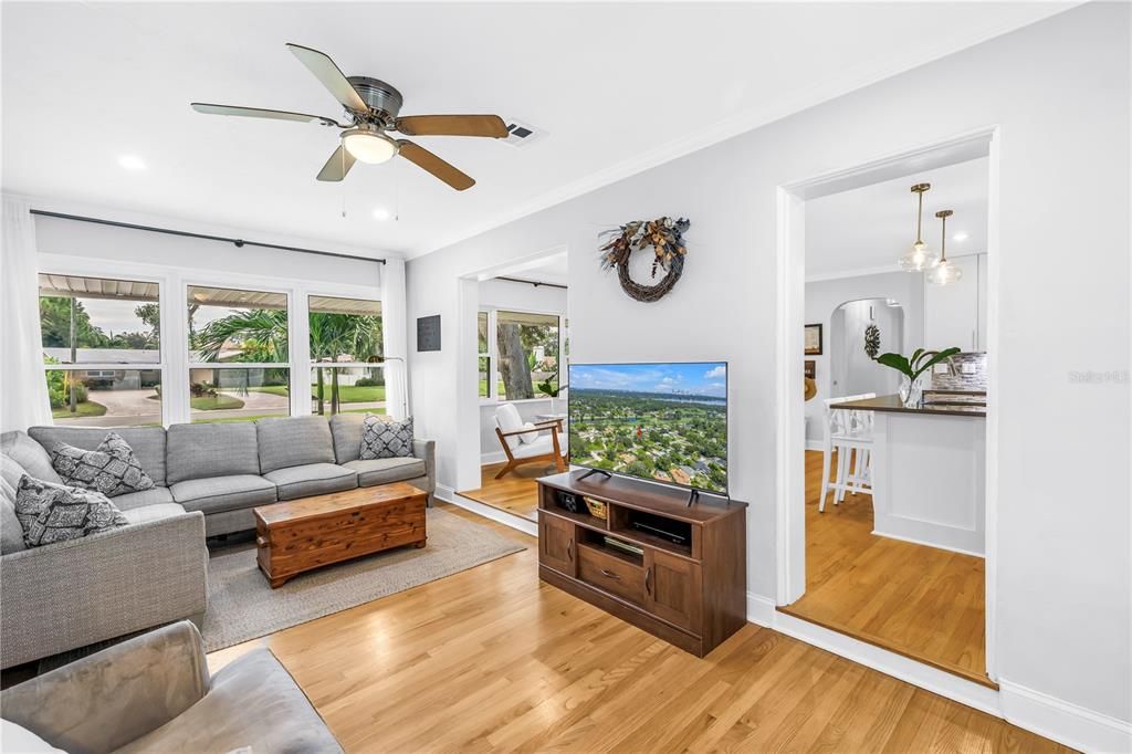 出租: $3,300 (4 贝兹, 2 浴室, 1541 平方英尺)