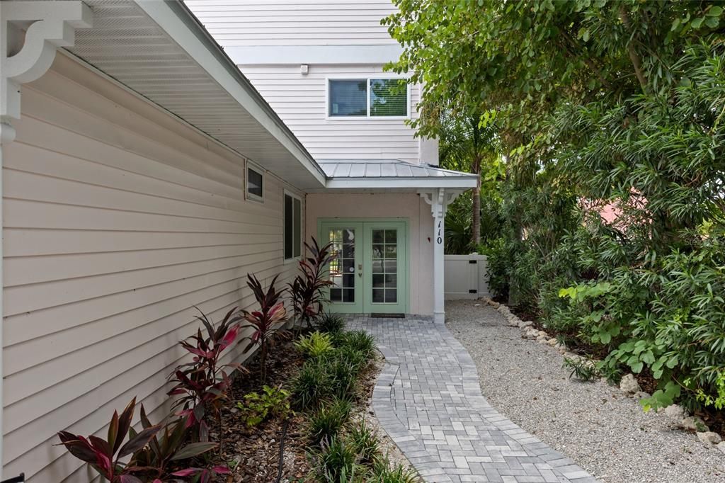 For Sale: $3,000,000 (5 beds, 4 baths, 2925 Square Feet)