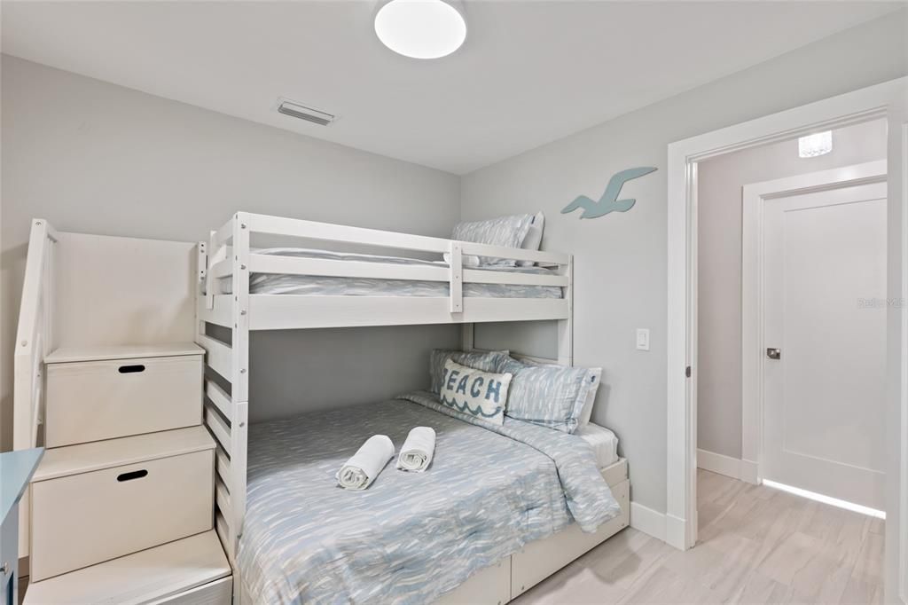 For Sale: $3,000,000 (5 beds, 4 baths, 2925 Square Feet)