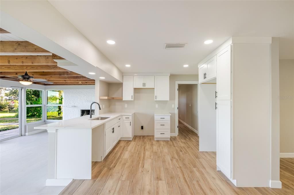 待售: $699,000 (2 贝兹, 2 浴室, 1801 平方英尺)