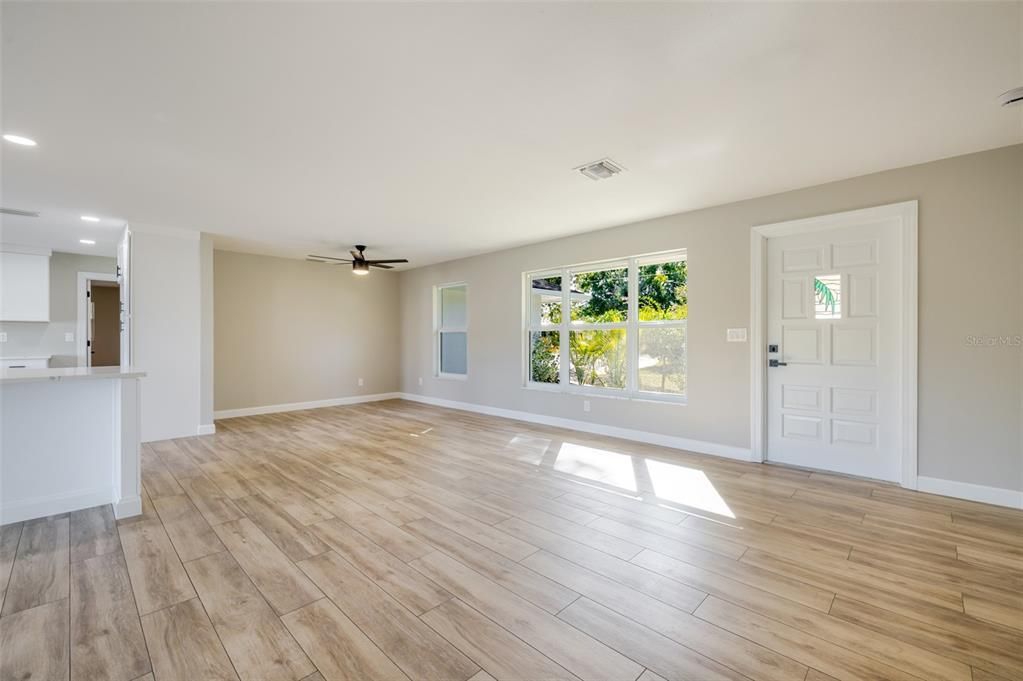 待售: $699,000 (2 贝兹, 2 浴室, 1801 平方英尺)