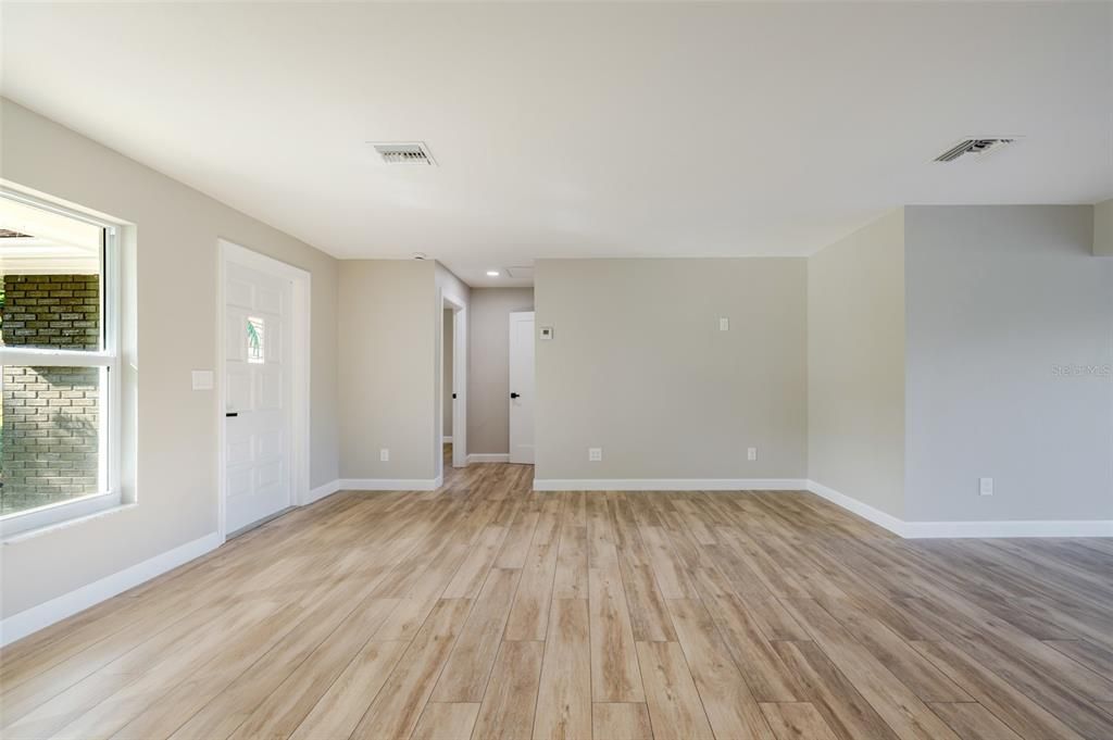 待售: $699,000 (2 贝兹, 2 浴室, 1801 平方英尺)