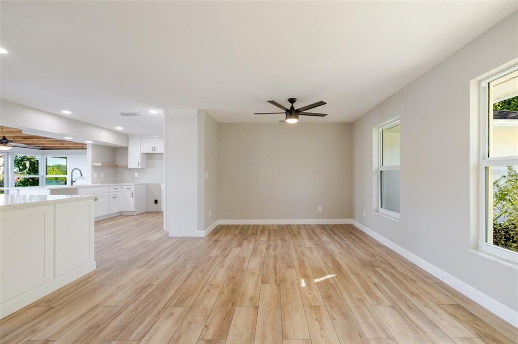 待售: $699,000 (2 贝兹, 2 浴室, 1801 平方英尺)