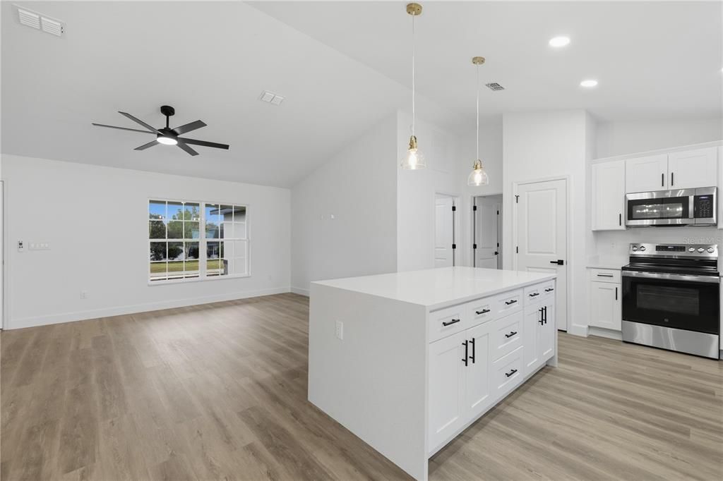 En Venta: $295,000 (3 camas, 2 baños, 1473 Pies cuadrados)