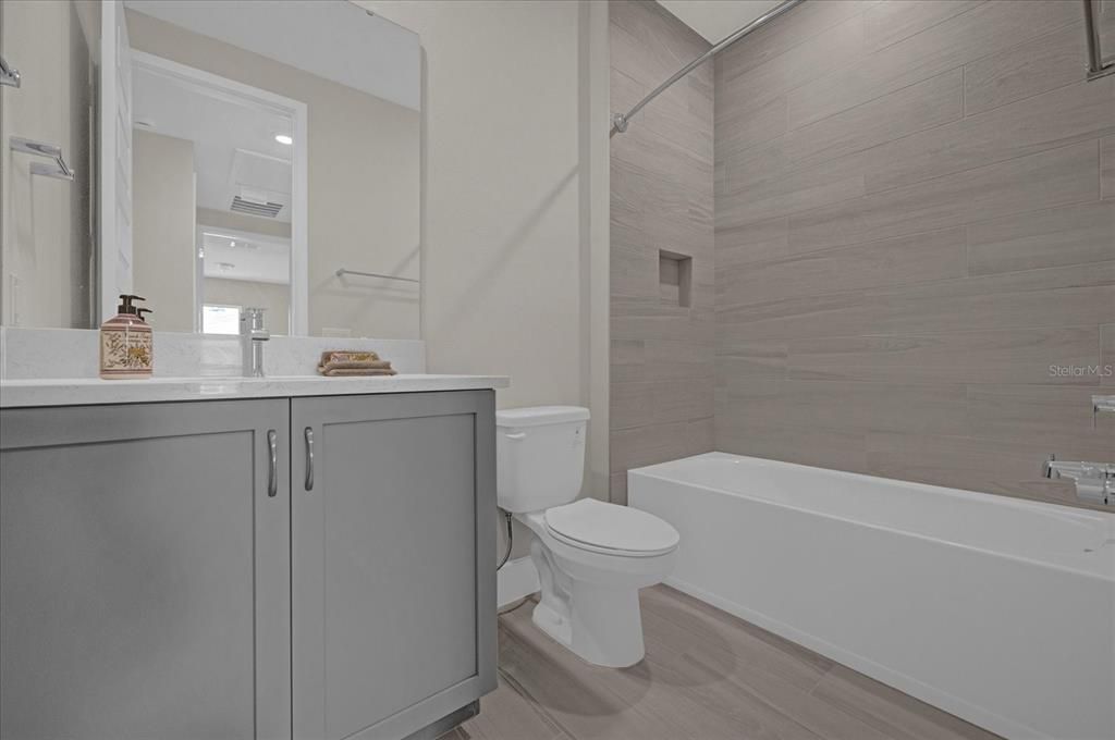 En Venta: $425,000 (3 camas, 2 baños, 1704 Pies cuadrados)