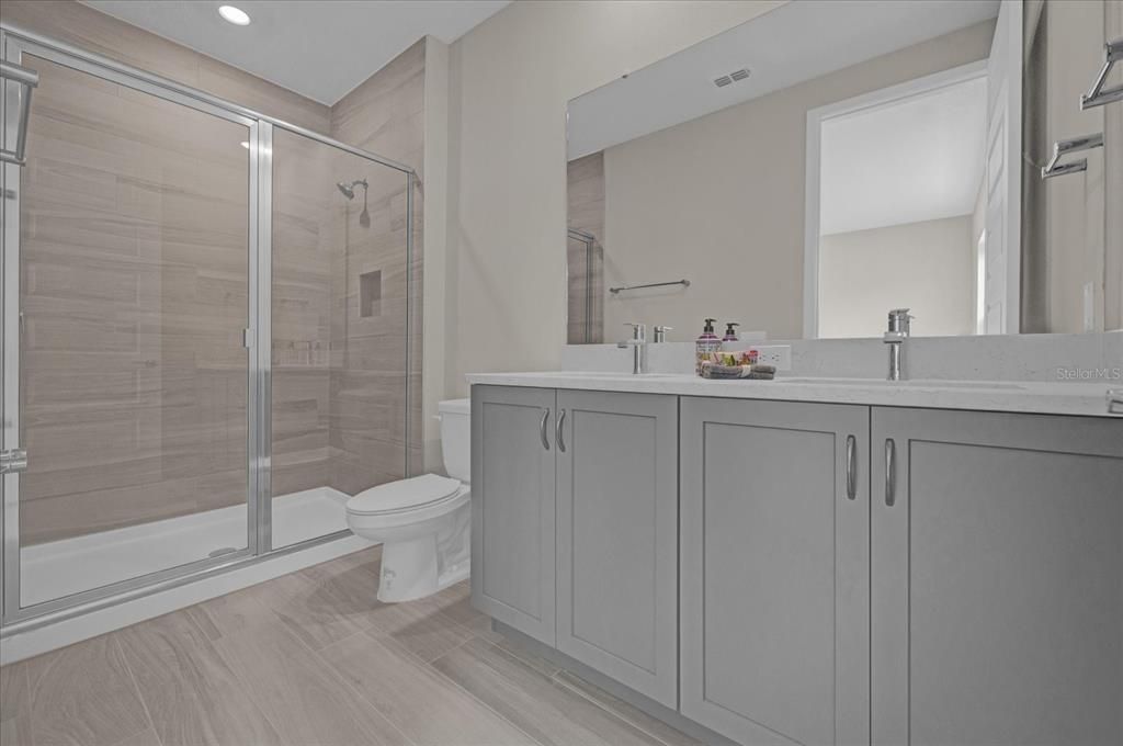 En Venta: $425,000 (3 camas, 2 baños, 1704 Pies cuadrados)