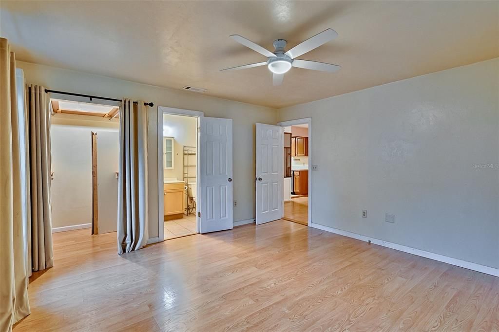 For Sale: $225,000 (3 beds, 2 baths, 1040 Square Feet)