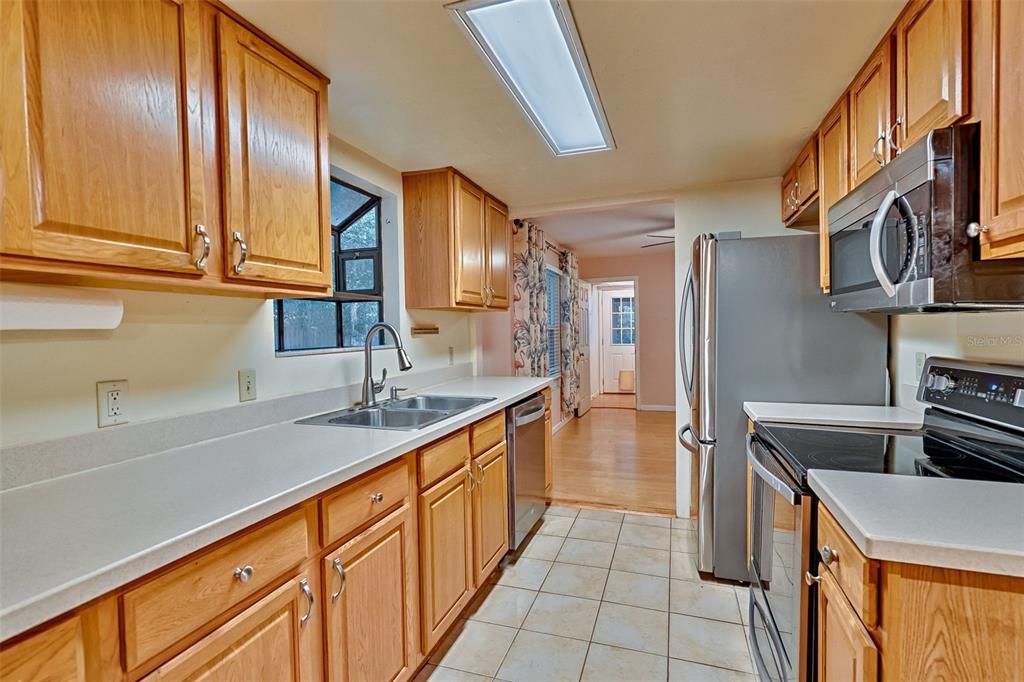 For Sale: $225,000 (3 beds, 2 baths, 1040 Square Feet)