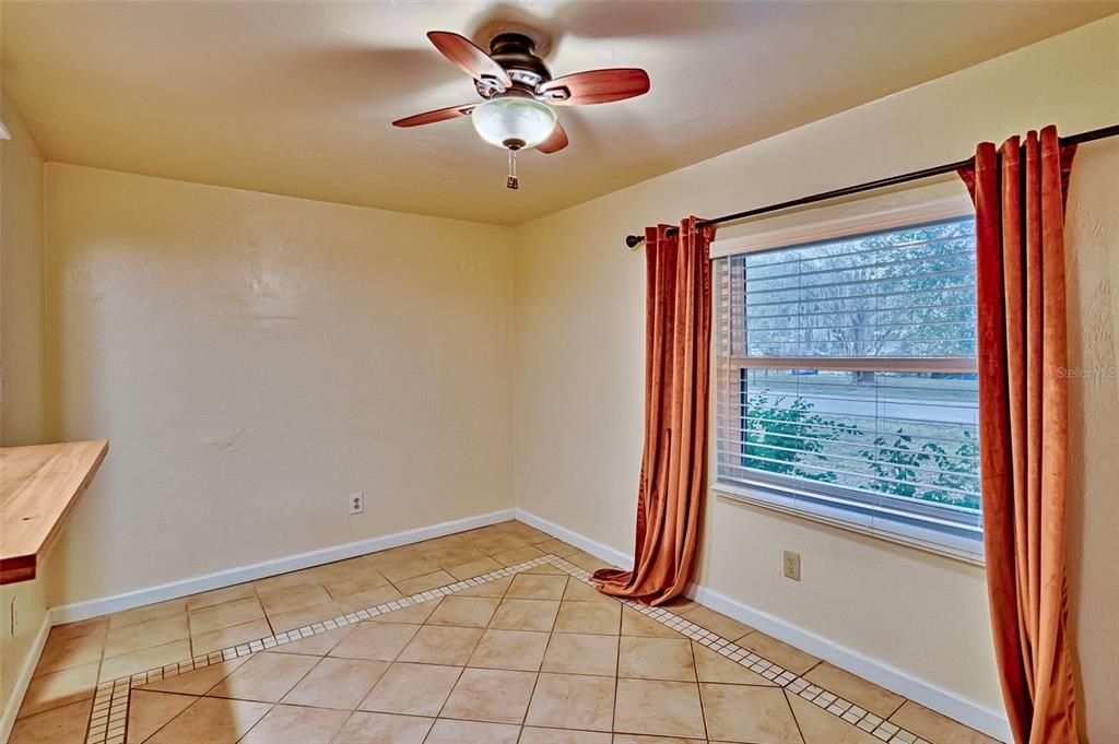 For Sale: $225,000 (3 beds, 2 baths, 1040 Square Feet)