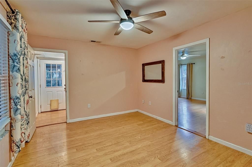 For Sale: $225,000 (3 beds, 2 baths, 1040 Square Feet)