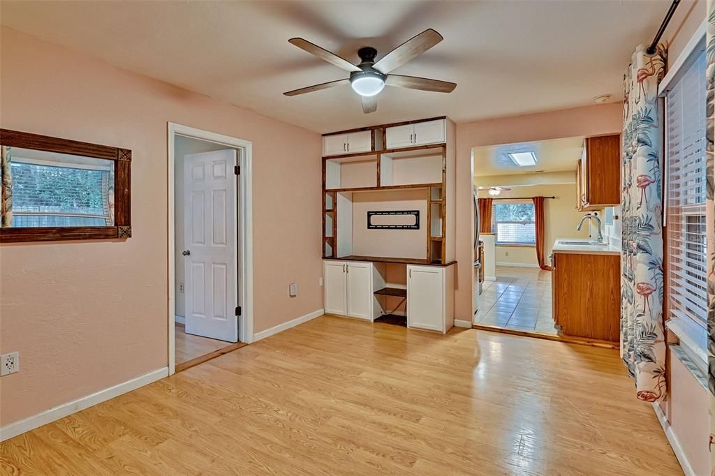 For Sale: $225,000 (3 beds, 2 baths, 1040 Square Feet)