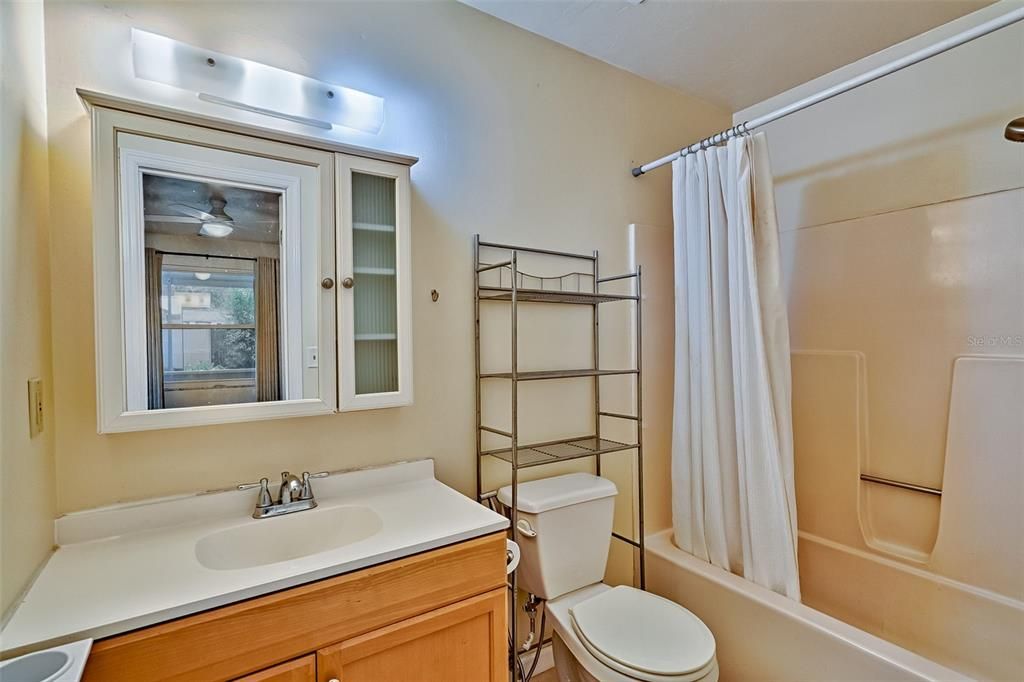 For Sale: $225,000 (3 beds, 2 baths, 1040 Square Feet)