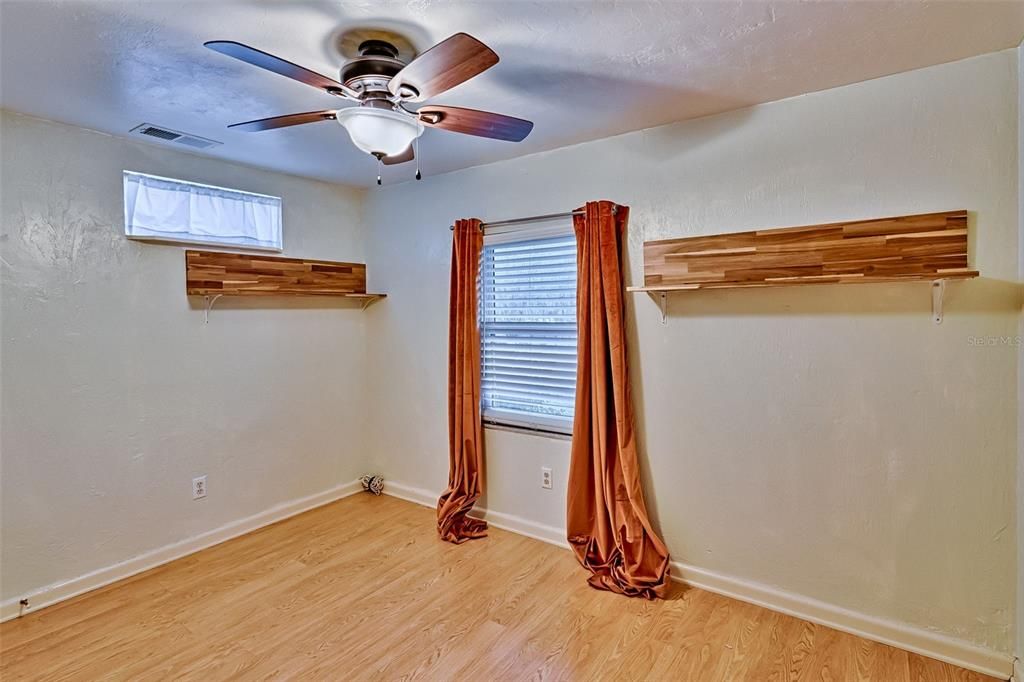 For Sale: $225,000 (3 beds, 2 baths, 1040 Square Feet)