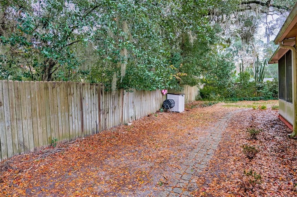 For Sale: $225,000 (3 beds, 2 baths, 1040 Square Feet)