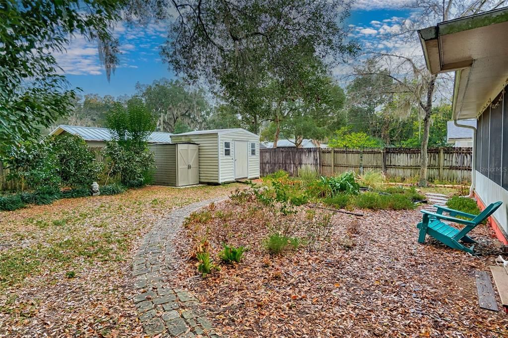 For Sale: $225,000 (3 beds, 2 baths, 1040 Square Feet)