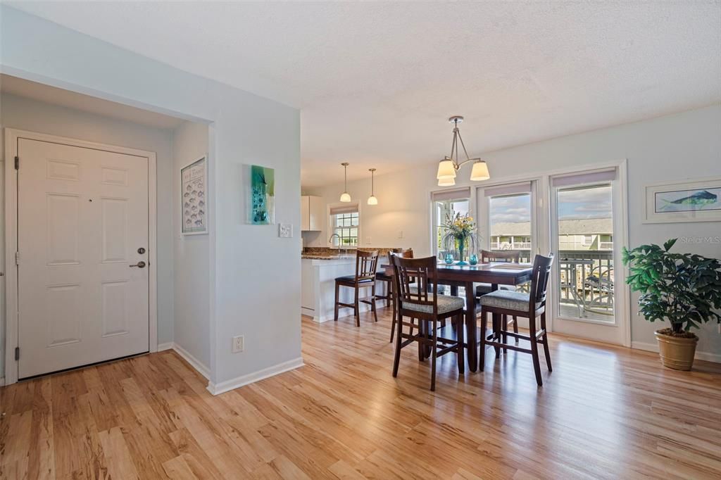 En Venta: $359,000 (2 camas, 2 baños, 1018 Pies cuadrados)