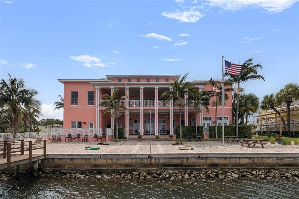 En Venta: $359,000 (2 camas, 2 baños, 1018 Pies cuadrados)