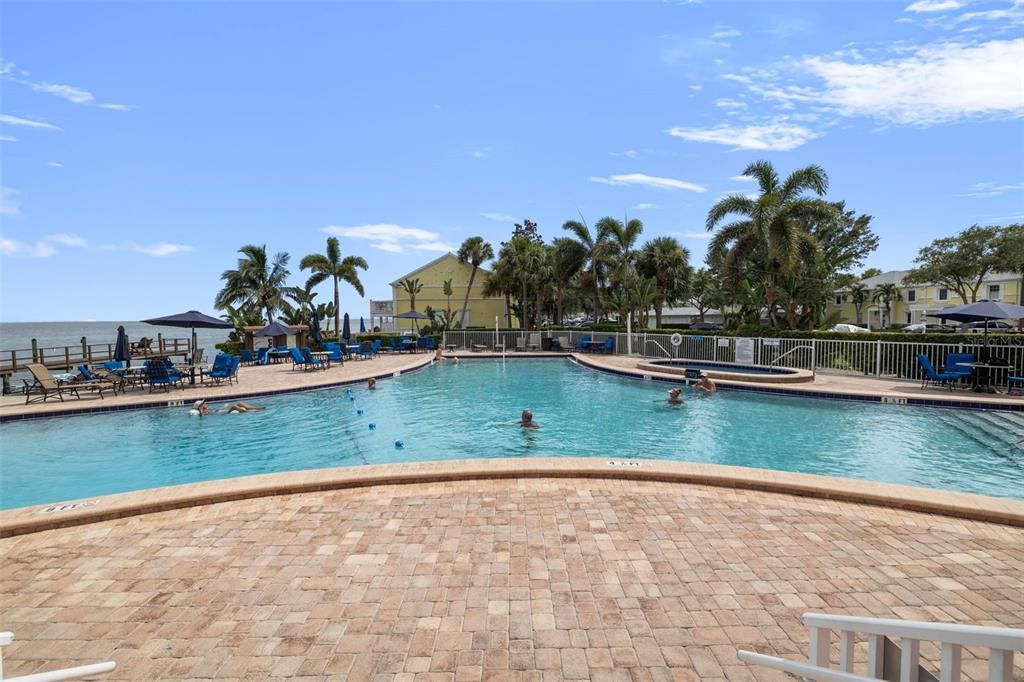 En Venta: $359,000 (2 camas, 2 baños, 1018 Pies cuadrados)