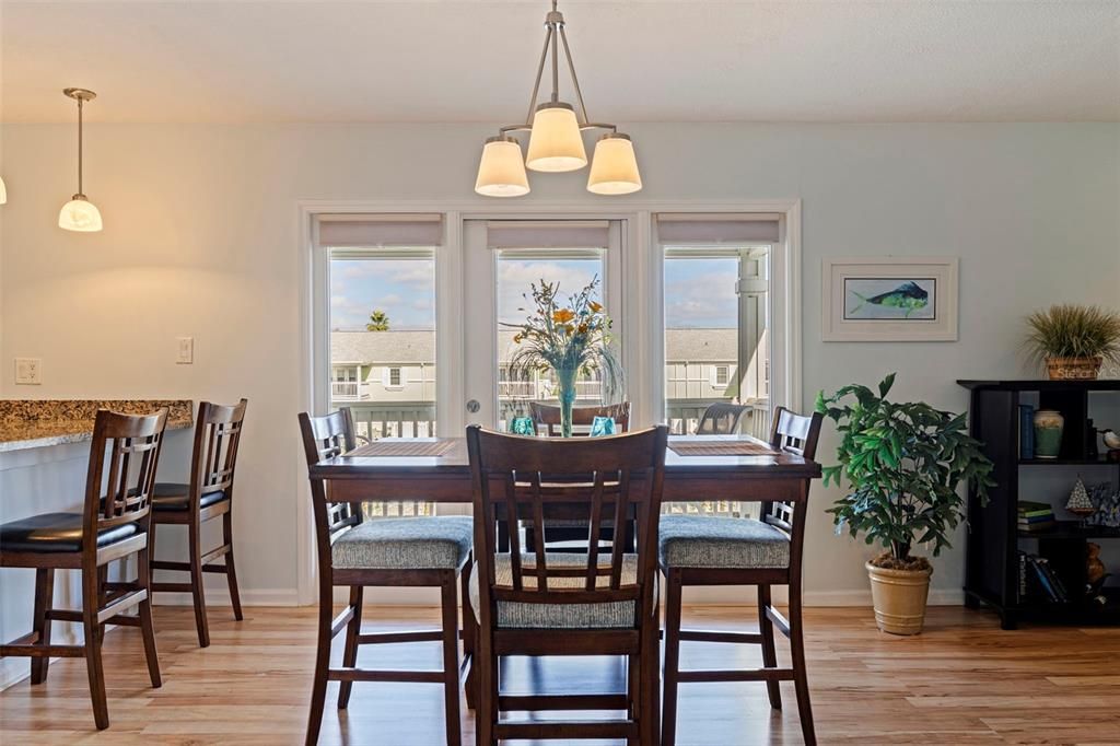 En Venta: $359,000 (2 camas, 2 baños, 1018 Pies cuadrados)