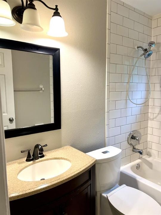 出租: $1,400 (2 贝兹, 1 浴室, 912 平方英尺)