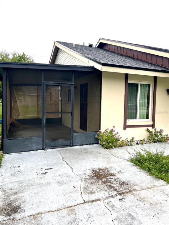 出租: $1,400 (2 贝兹, 1 浴室, 912 平方英尺)