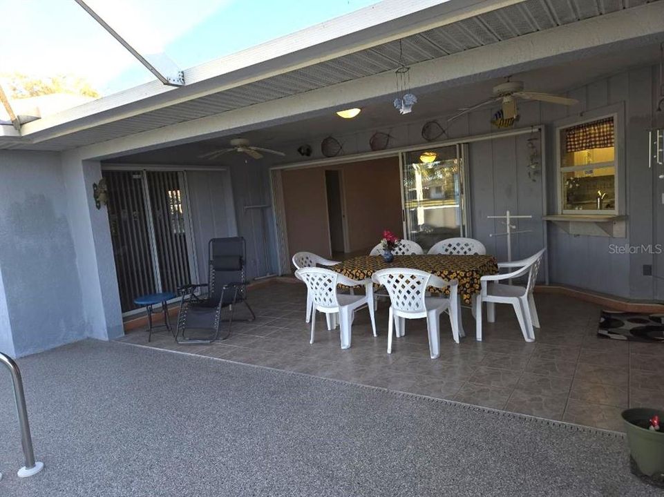 For Sale: $385,000 (3 beds, 3 baths, 2155 Square Feet)