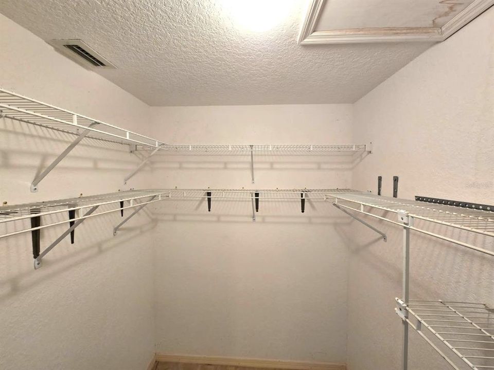 For Sale: $385,000 (3 beds, 3 baths, 2155 Square Feet)