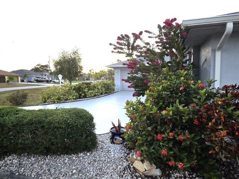 For Sale: $385,000 (3 beds, 3 baths, 2155 Square Feet)