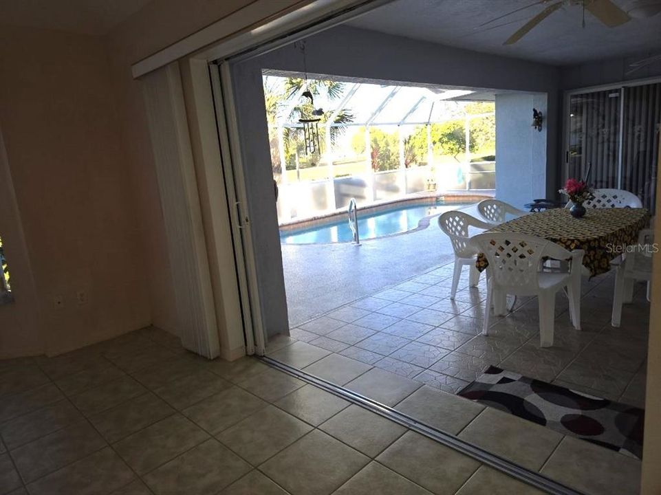 For Sale: $385,000 (3 beds, 3 baths, 2155 Square Feet)