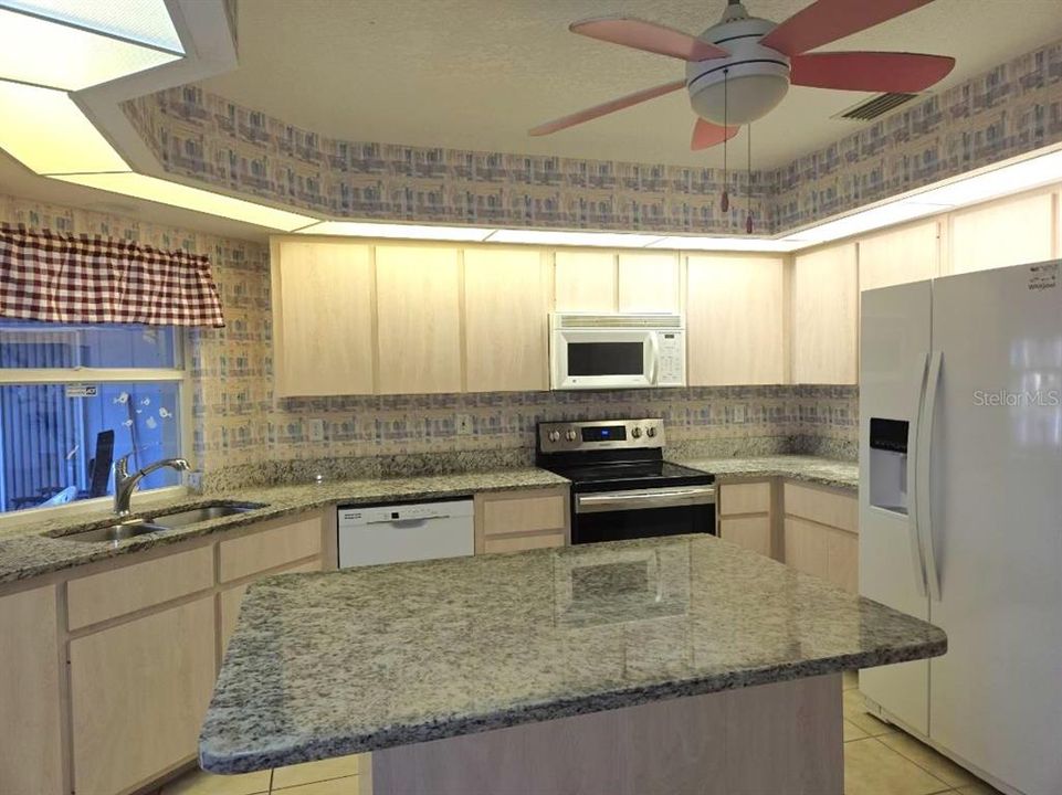 For Sale: $385,000 (3 beds, 3 baths, 2155 Square Feet)