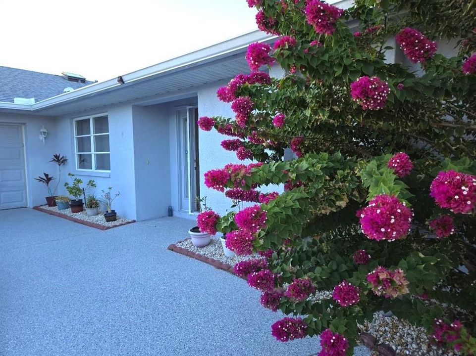 For Sale: $385,000 (3 beds, 3 baths, 2155 Square Feet)