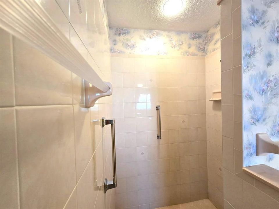 For Sale: $385,000 (3 beds, 3 baths, 2155 Square Feet)