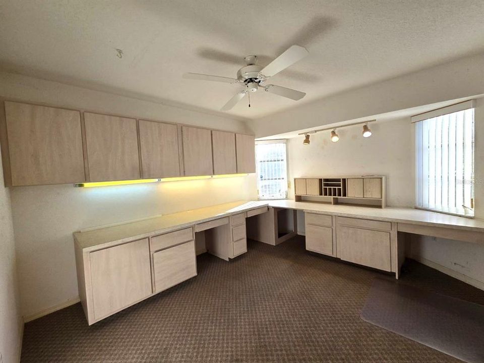 For Sale: $385,000 (3 beds, 3 baths, 2155 Square Feet)