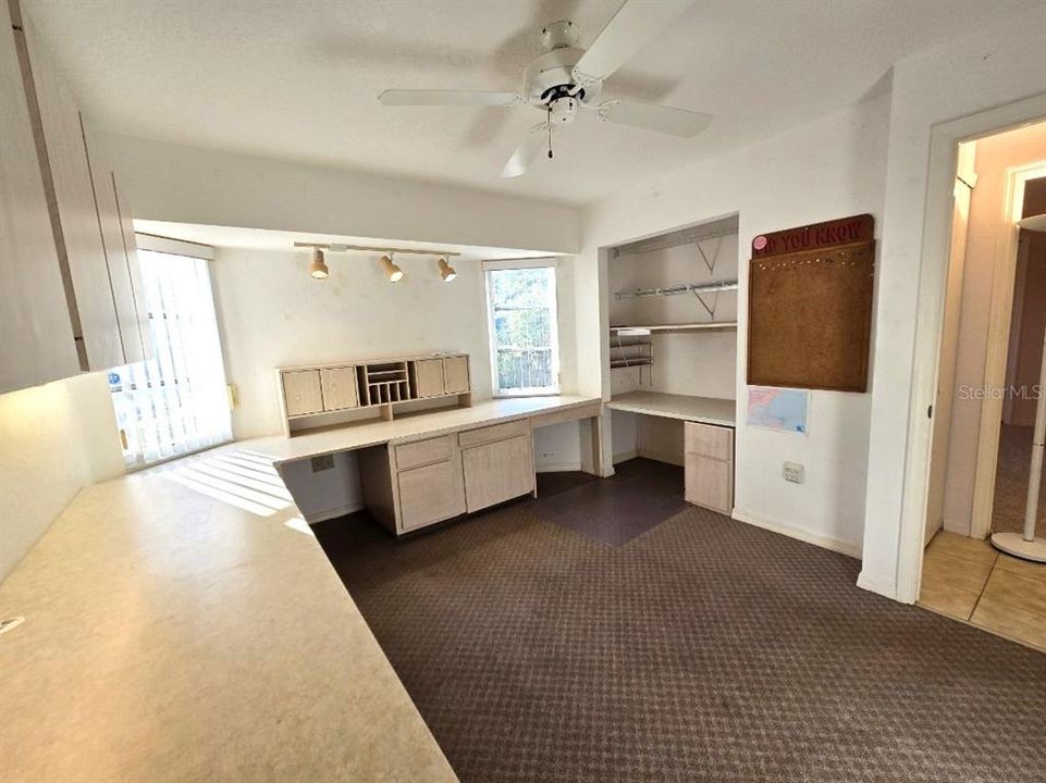 For Sale: $385,000 (3 beds, 3 baths, 2155 Square Feet)