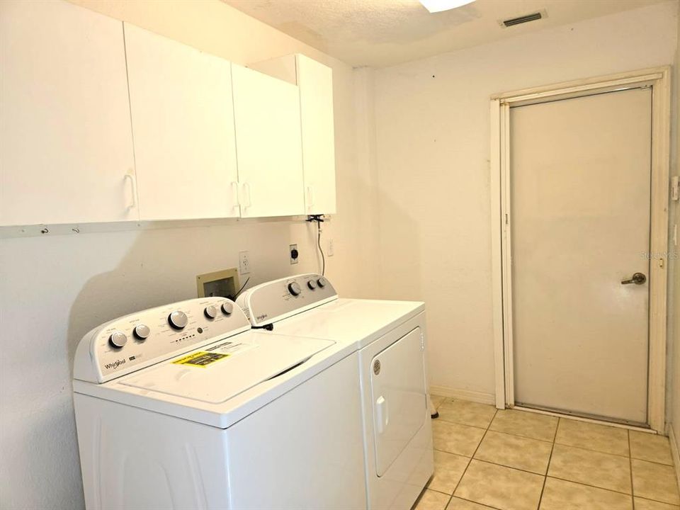 For Sale: $385,000 (3 beds, 3 baths, 2155 Square Feet)