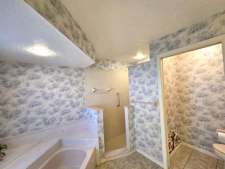 For Sale: $385,000 (3 beds, 3 baths, 2155 Square Feet)