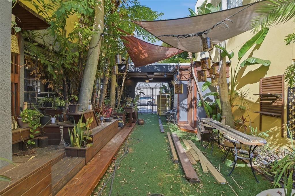 For Sale: $925,000 (0 beds, 0 baths, 2081 Square Feet)