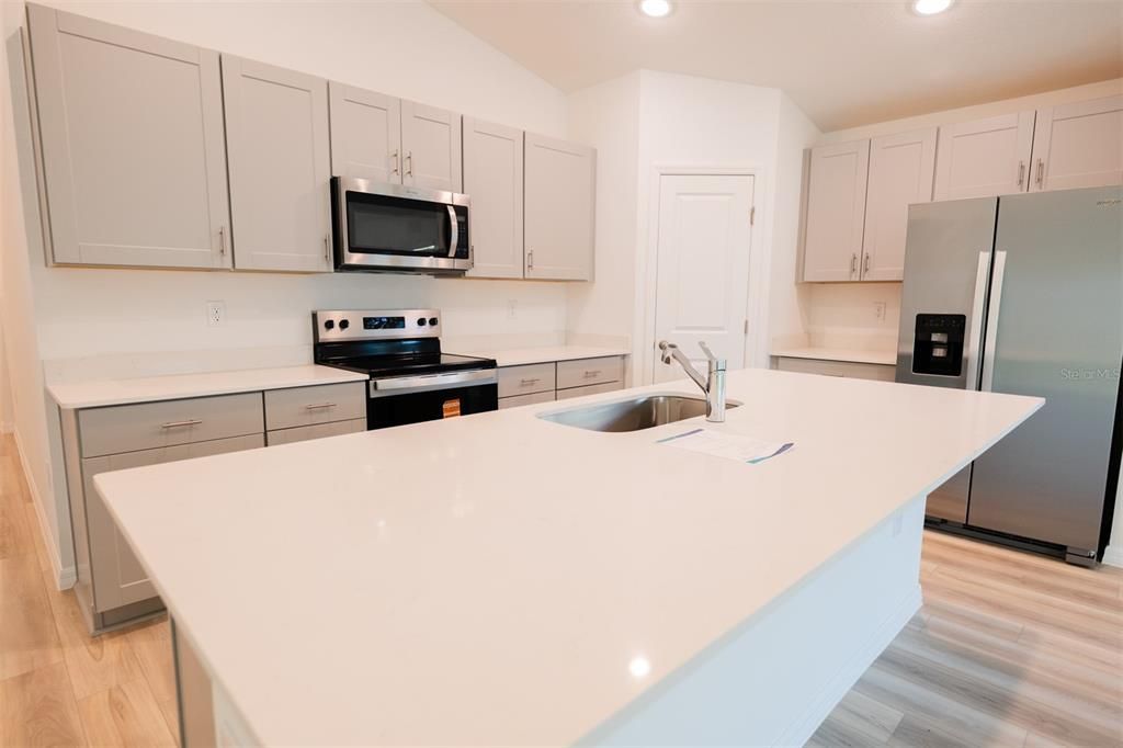 For Rent: $2,500 (3 beds, 2 baths, 1900 Square Feet)