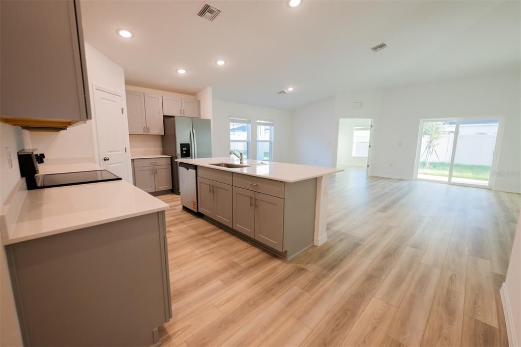 For Rent: $2,500 (3 beds, 2 baths, 1900 Square Feet)