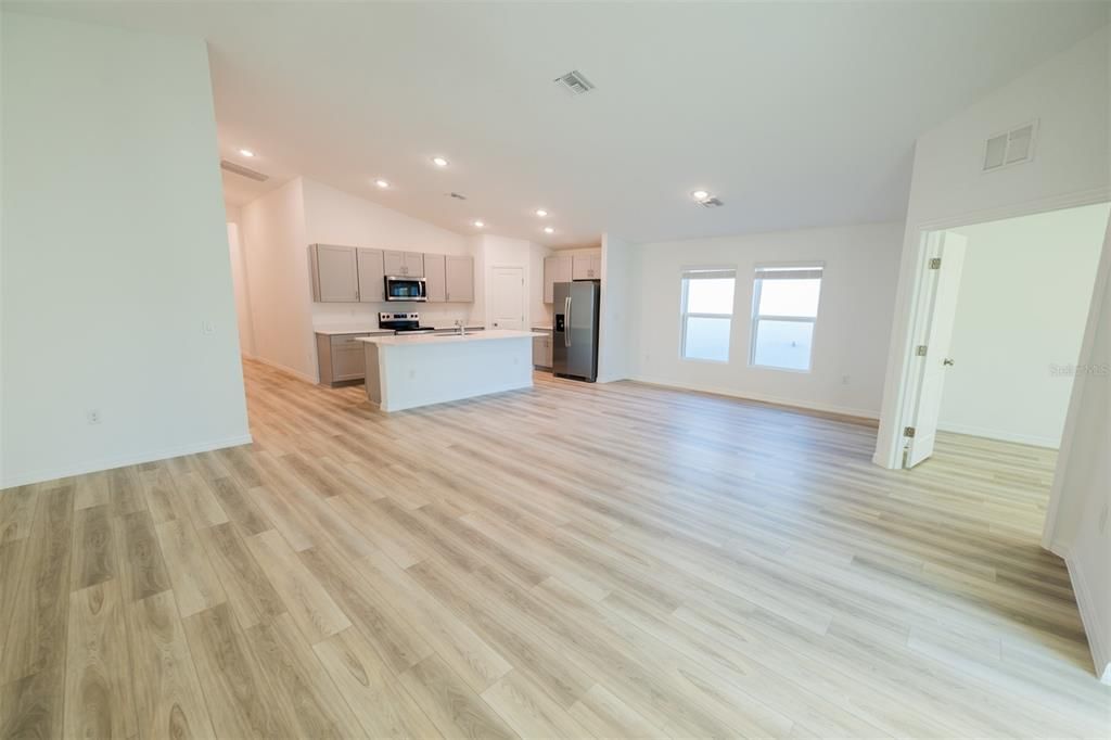 For Rent: $2,500 (3 beds, 2 baths, 1900 Square Feet)