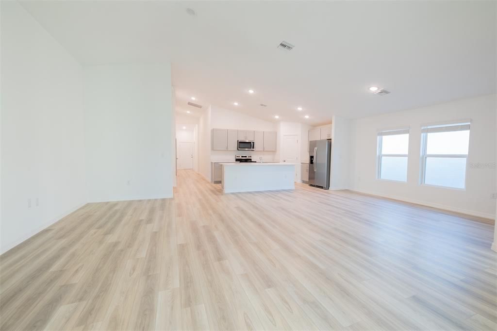 For Rent: $2,500 (3 beds, 2 baths, 1900 Square Feet)